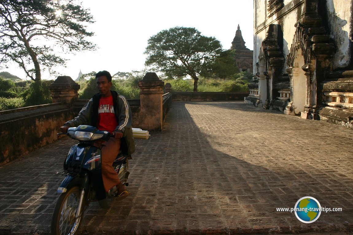 Htilominlo Temple, Bagan