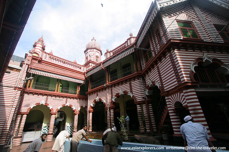 Jami Ul Alfar Mosque, inner courtyard