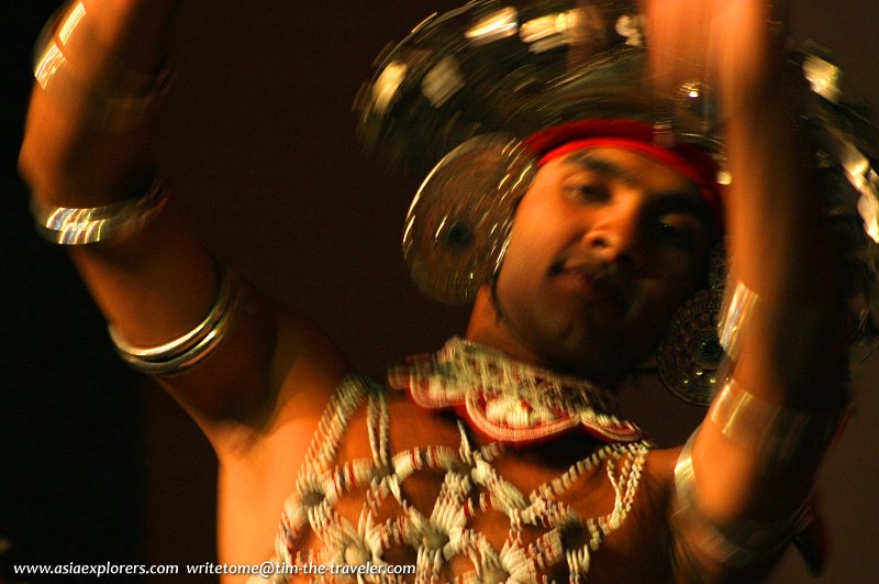 Kohomba Kankariya dancer