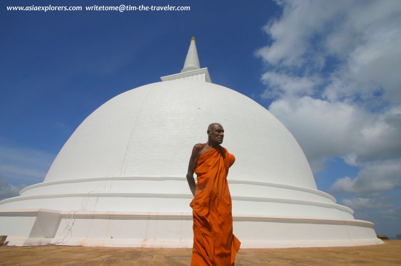 Elderly monk at Mahaseya Dagoba, Mihintale