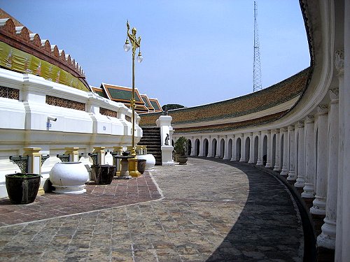 The cloister around the Phra Pathom Chedi