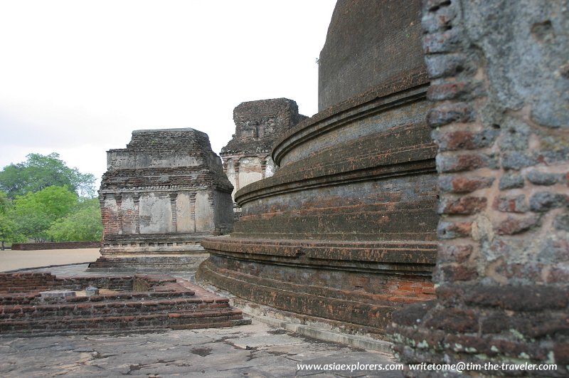 The base of Rankot Vihara