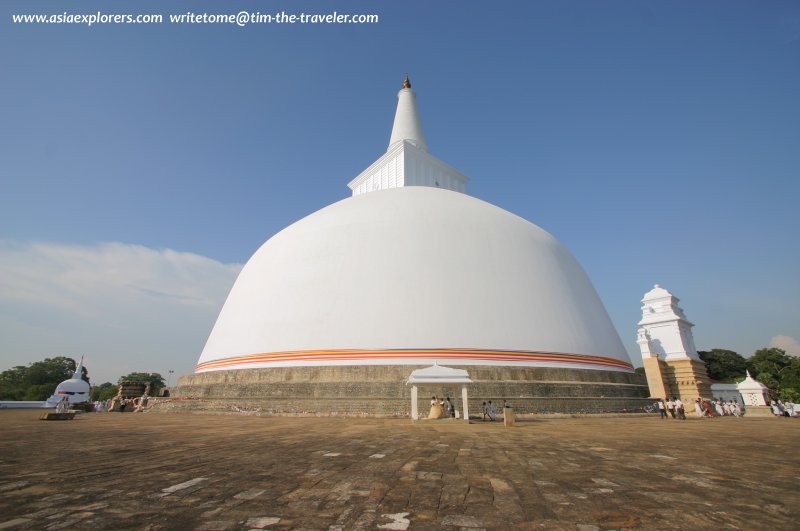The Ruwanweliseya Dagoba, Anuradhapura