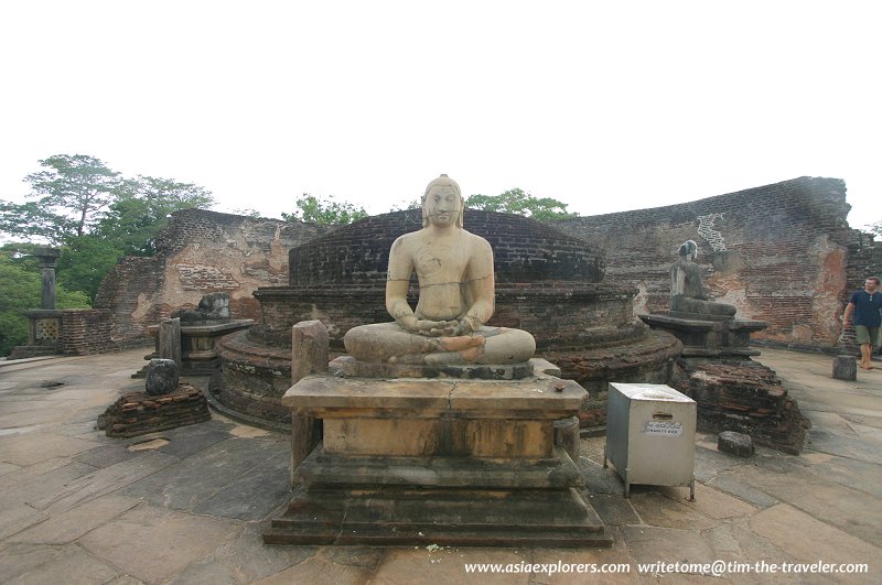Seated Buddha, Vatadage