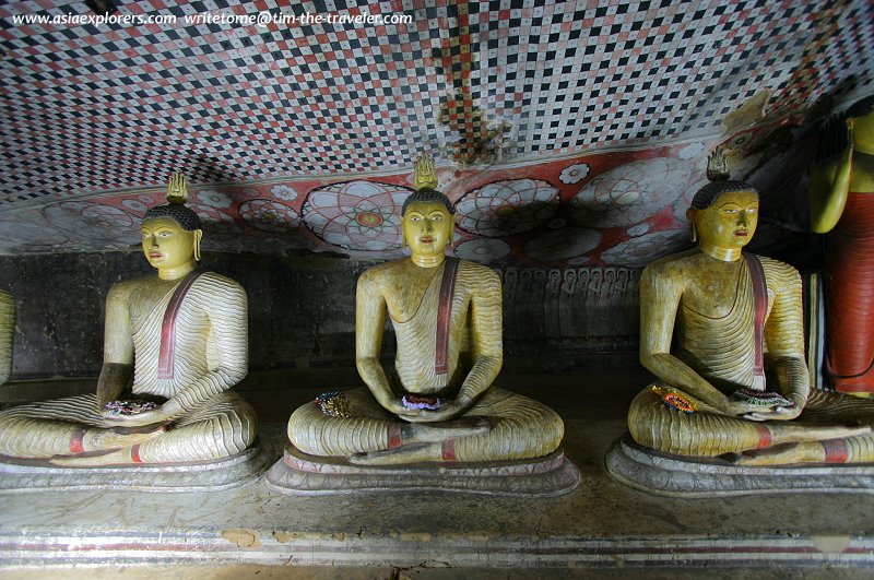 Seated Buddha statues, Dambulla Cave