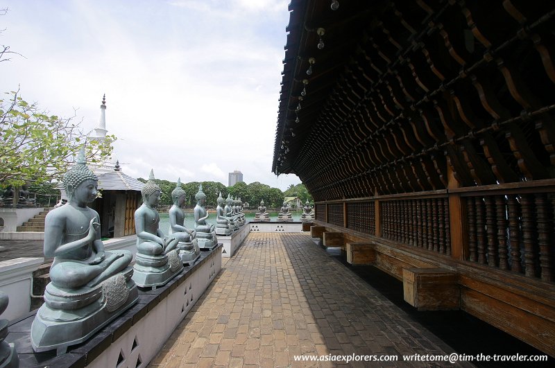 Seated Buddha statues, Seema Malakaya