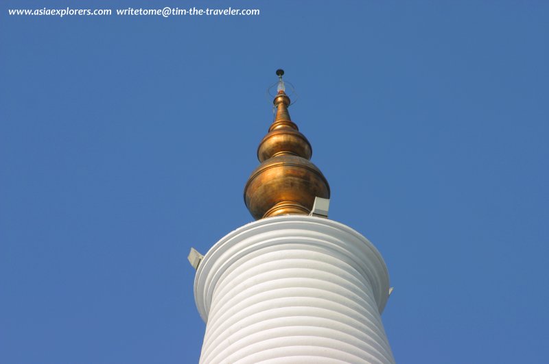 The spire of the Ruwanweliseya Dagoba