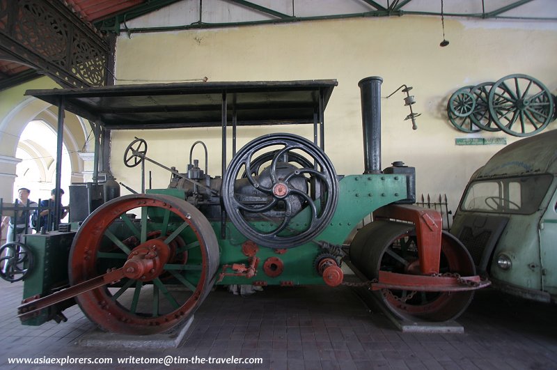 Old steamroller, Colombo Old Town Hall
