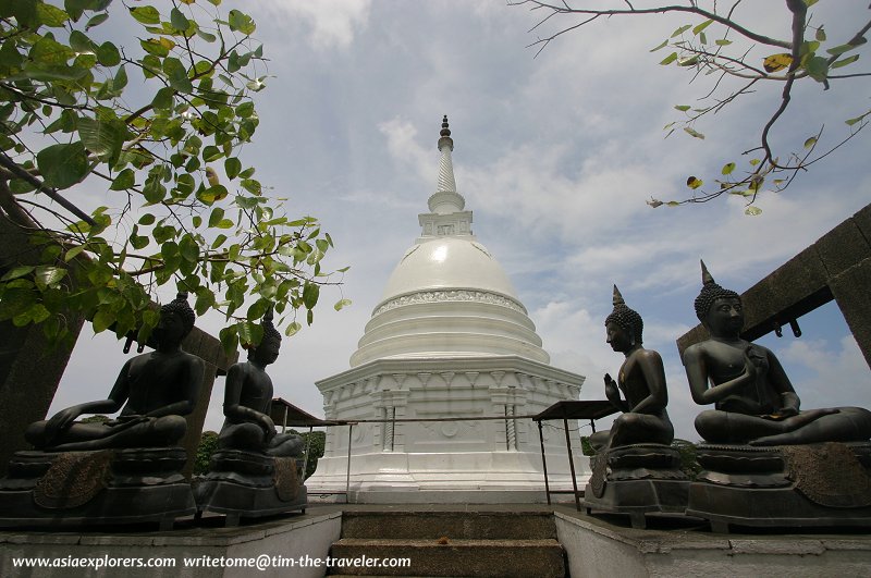 A stupa at Seema Malakaya