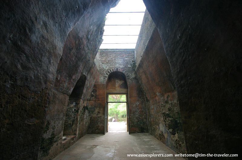 Vaulted walls of Thuparama