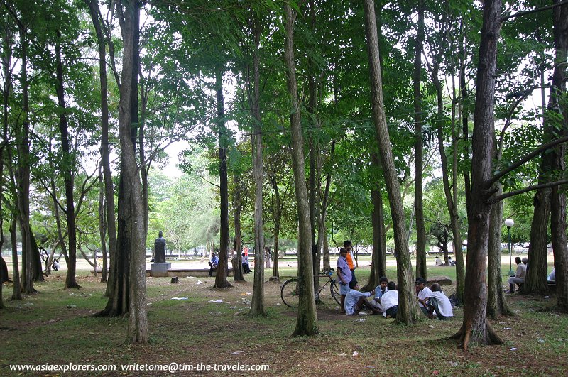 Cooling off at Viharamahadevi Park