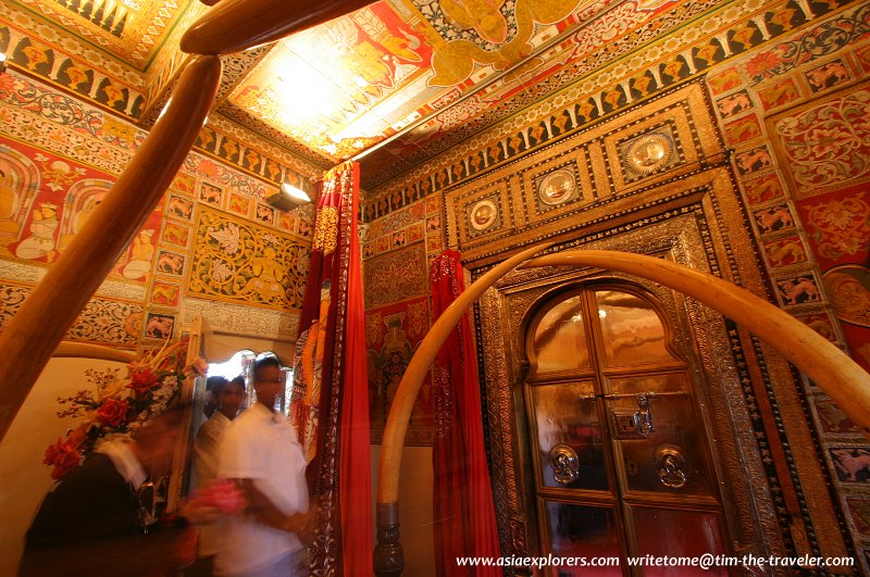 Waiting to view the sacred tooth relic