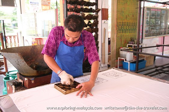 Batik printing demonstration at Noor Arfa