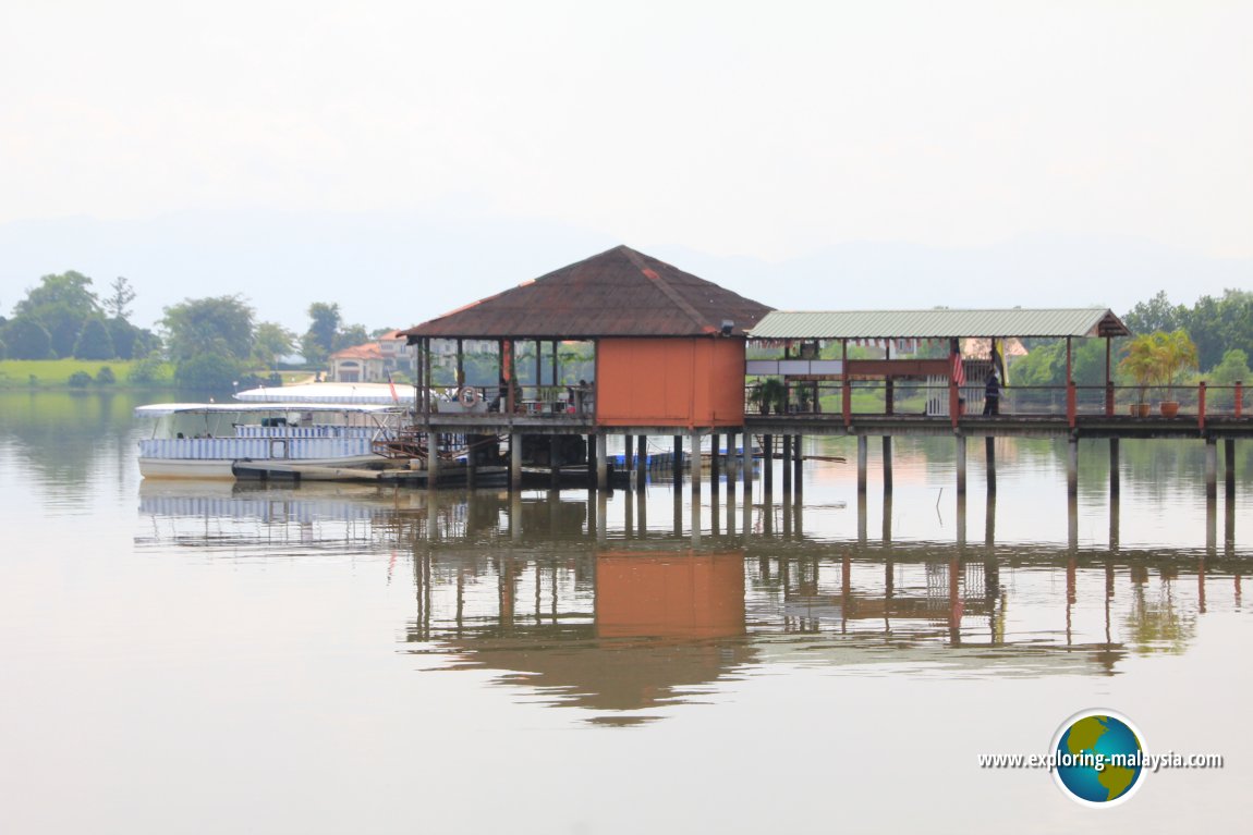 Bukit Merah Laketown jetty