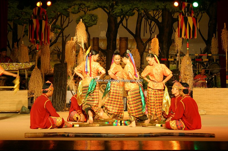 Cultural dance at Sarawak Cultural Village