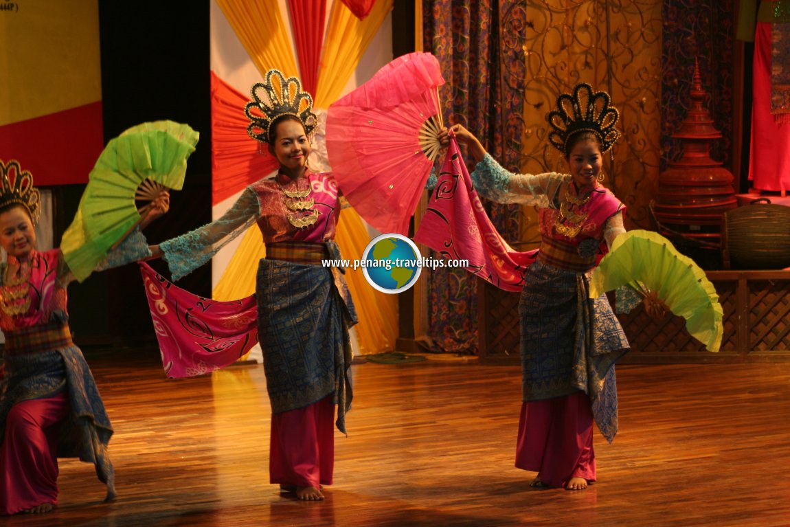 Cultural dance at Taman Mini Malaysia