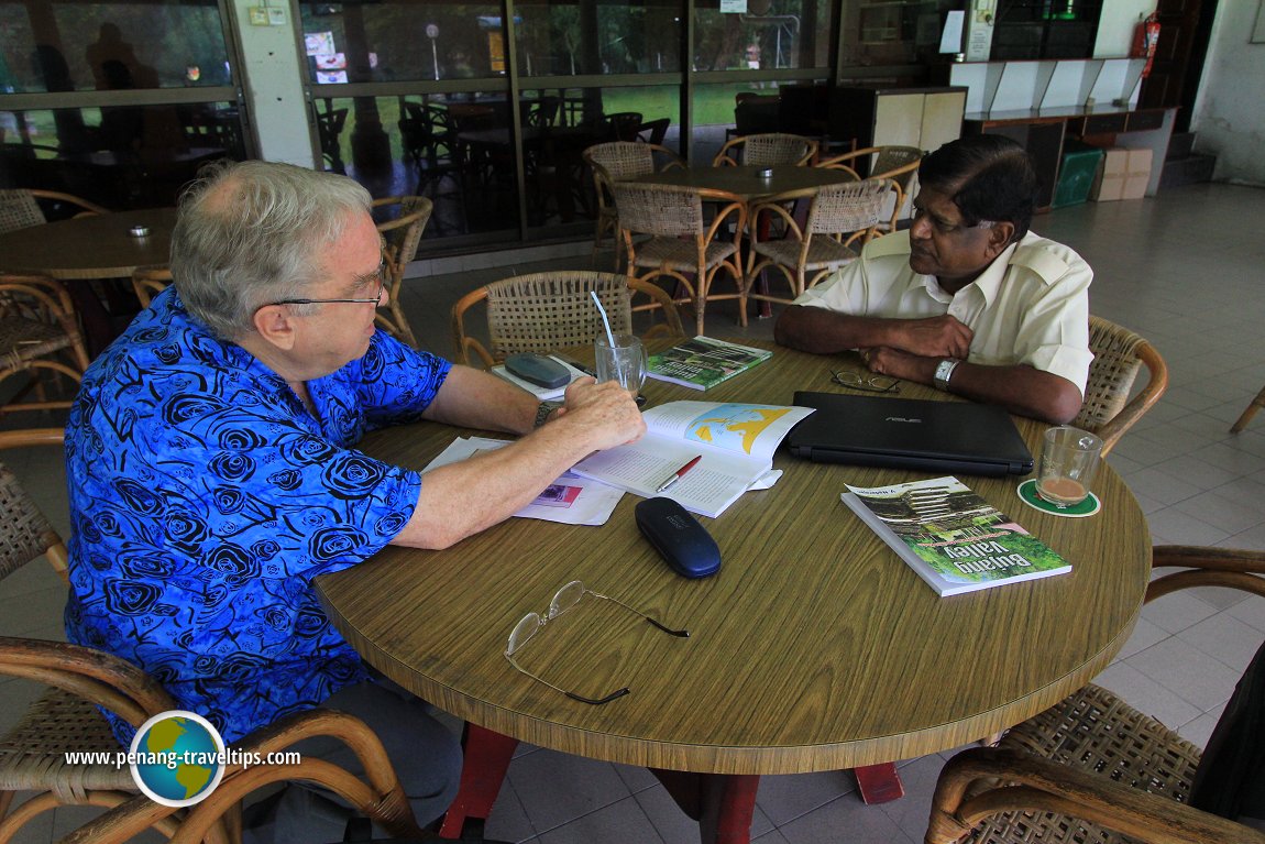 Michael Rawlinson discussing with Dato V. Nadarajan on the Bujang Valley civilization