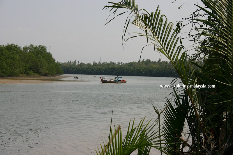 A fishing boat on the Muda River