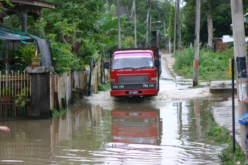 Flooded road in Kota Bharu