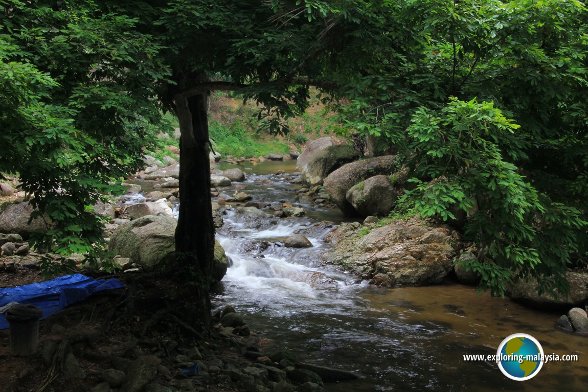 Lata Kekabu Waterfall