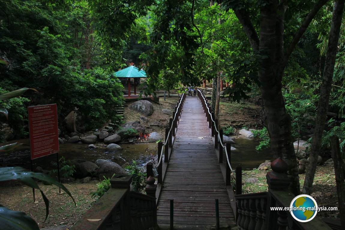 Lata Kekabu Waterfall