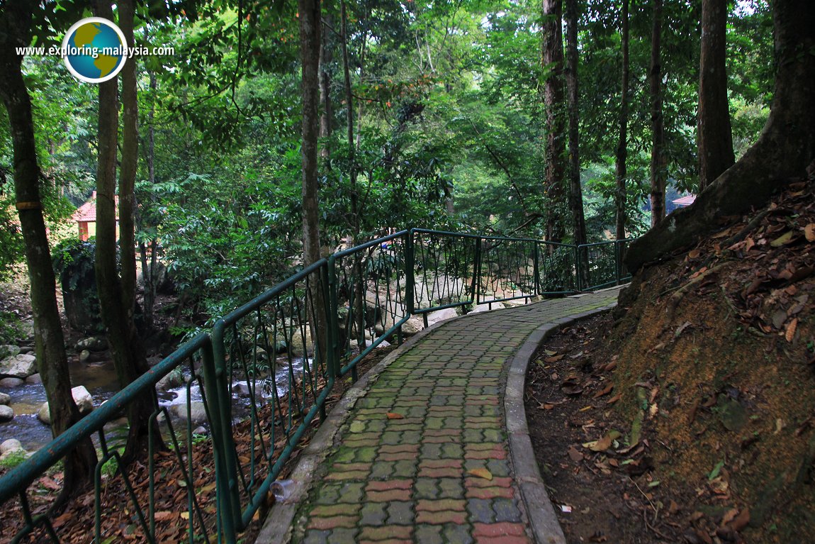 Lata Kekabu Waterfall