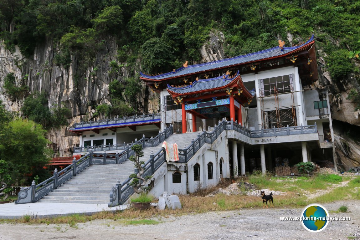 Loong Thow Ngam Temple