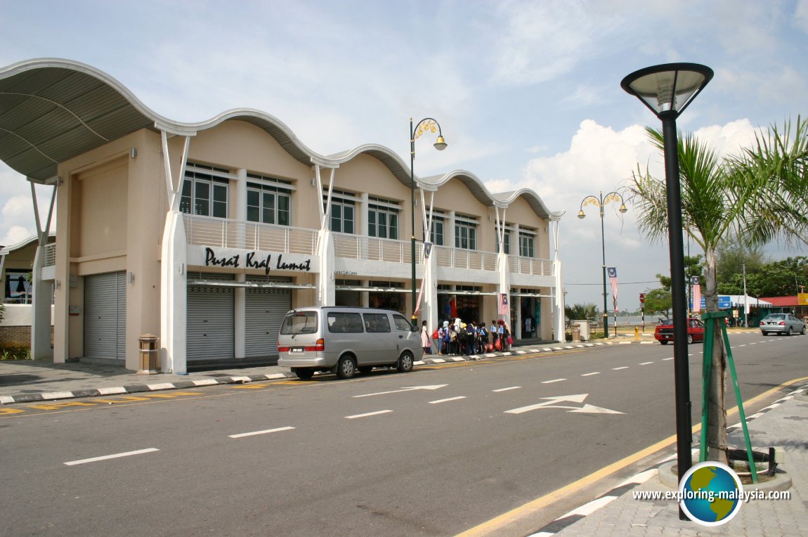 Pusat Kraf Lumut, in Lumut, Perak