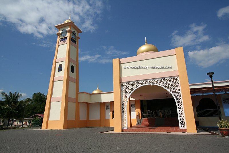 Masjid Al-Muqarrabin, Behor Empiang, Perlis