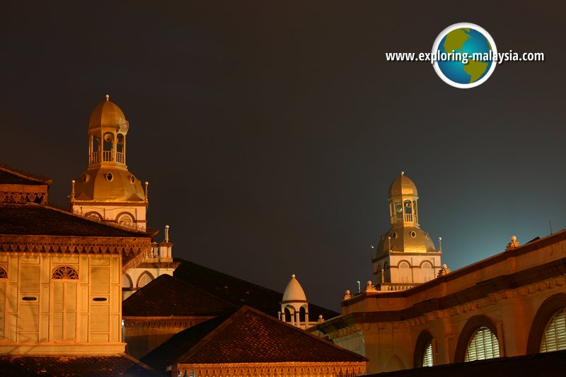 The steeples of Masjid Muhammadi at night