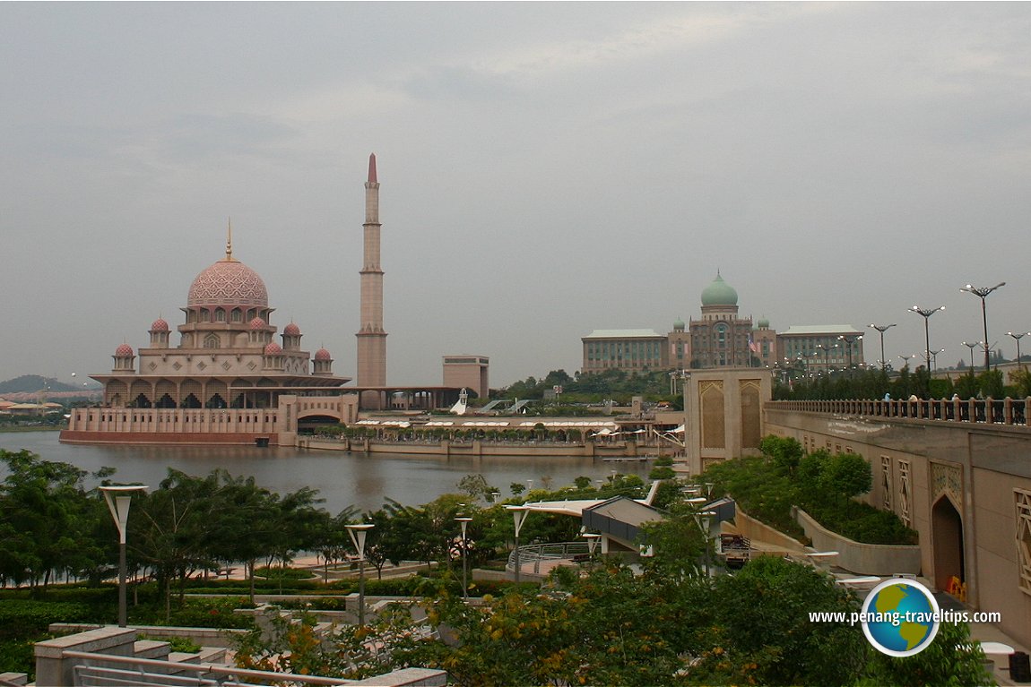 View of the Putra Mosque, with the Perdana Putra Building