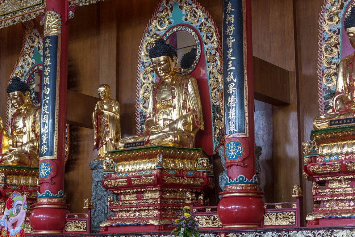 Buddha statue in Puu Jih Shih Temple