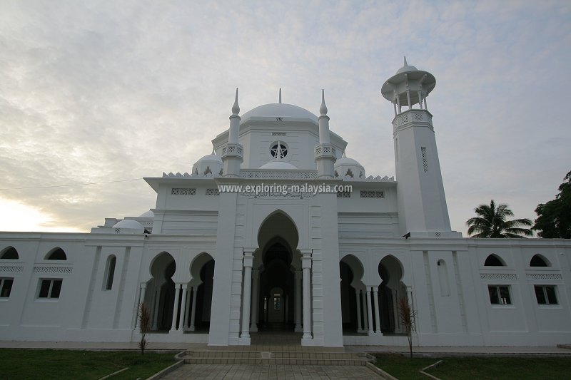 Sultan Abdullah Mosque, Pekan