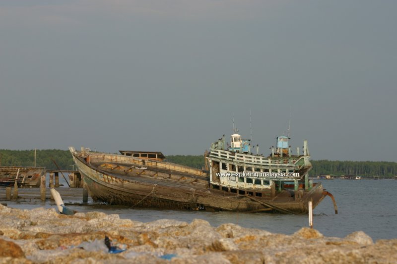 Discarded boat, Tanjung Dawai