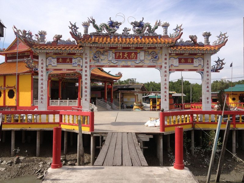 Temple arch, Pulau Ketam