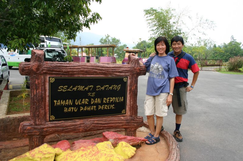 Timothy Tye & Goh Chooi Yoke at the Sungai Batu Pahat Reptile Farm