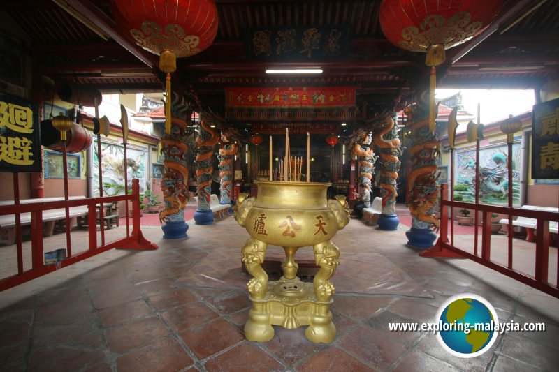 Inside Tin Hin Kong Temple