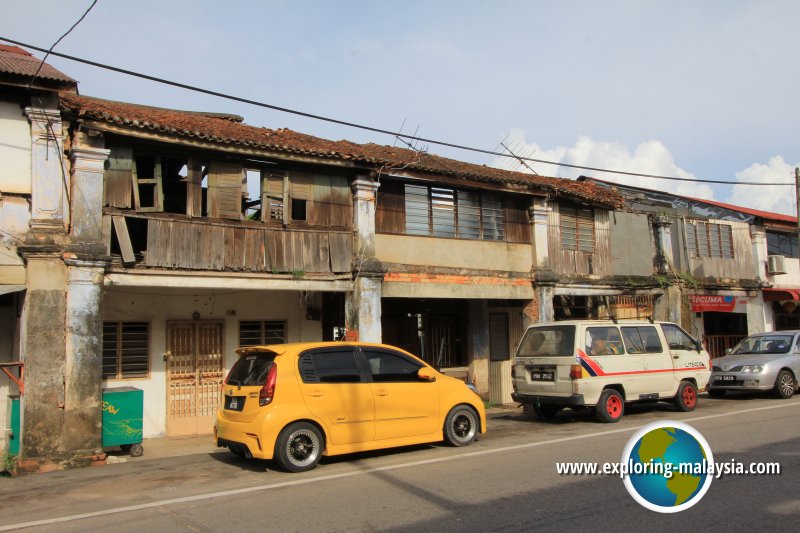 Dilapidated houses in Semeling