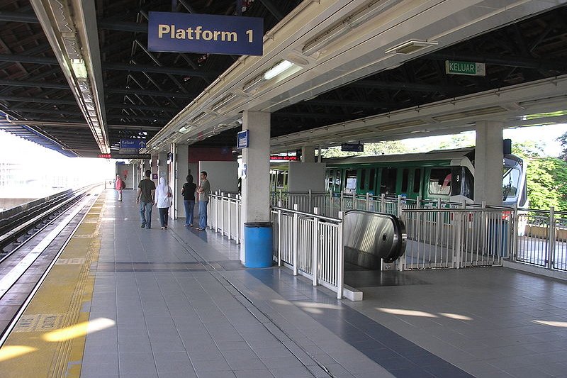 Universiti LRT Station