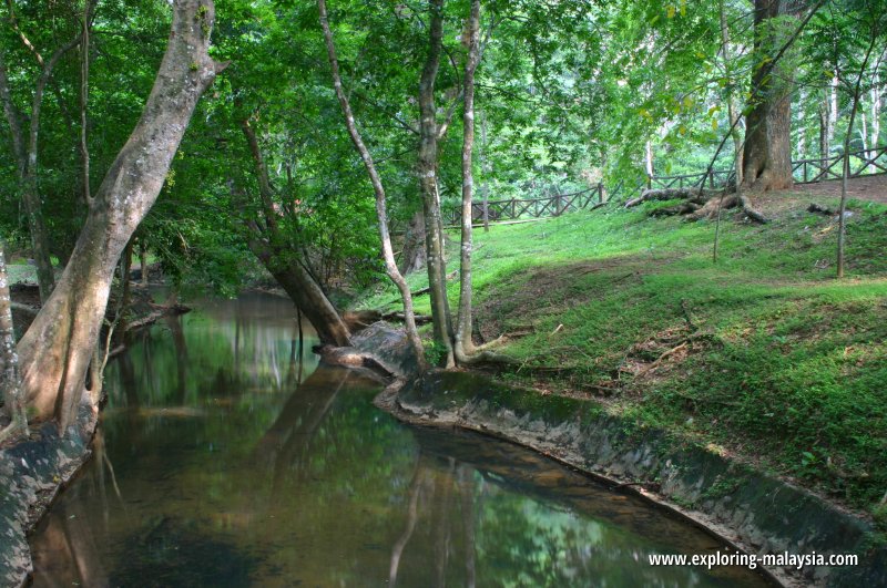 Wang Tangga, Kaki Bukit