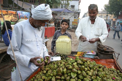 Food vendor in Agra