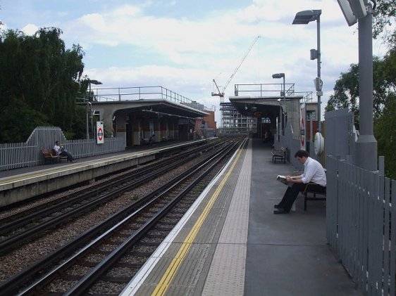 Alperton Tube Station platform