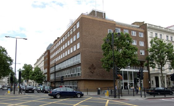 View of Baden-Powell House from the Cromwell Road-Queen's Gate intersection