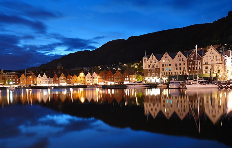 Bergen at night