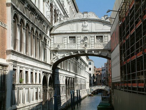 The Bridge of Sighs across the Rio di Palazzo between Sestiere Castello and the Dode's Palace in Sestiere San Marco