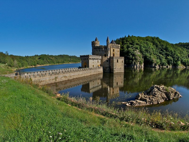 Château de Saint Priest la Roche