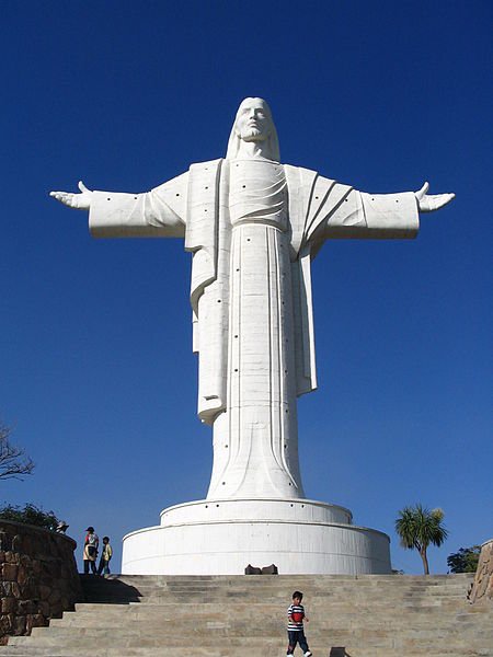 Cristo de la Concordia, full view
