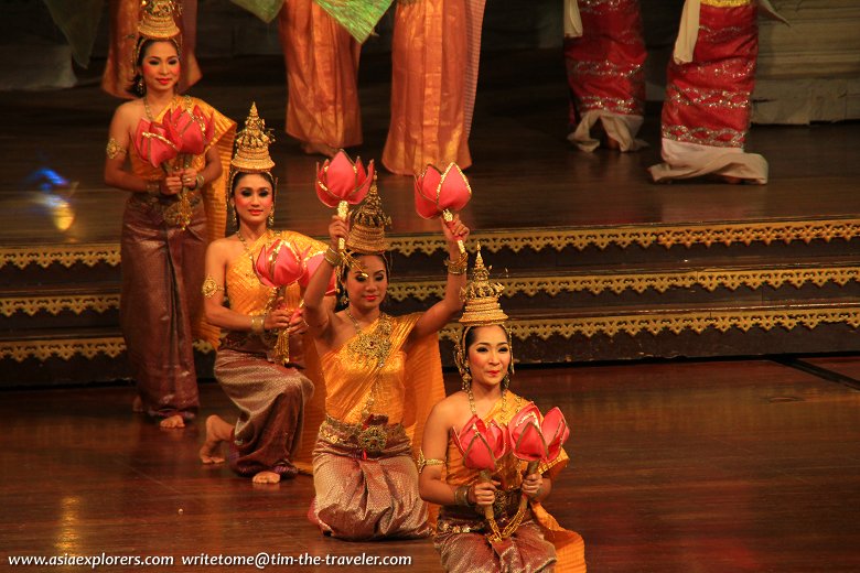 Cultural dancers Nong Nooch Garden