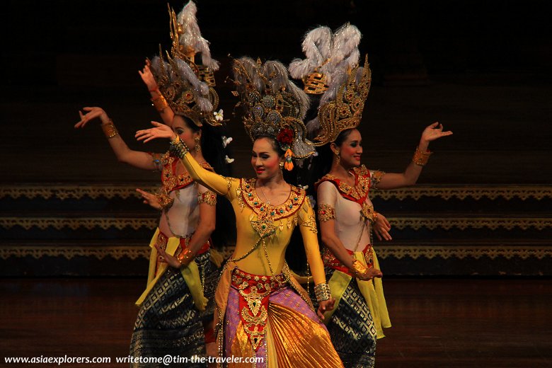 Dancers in traditional costumes, Nong Nooch