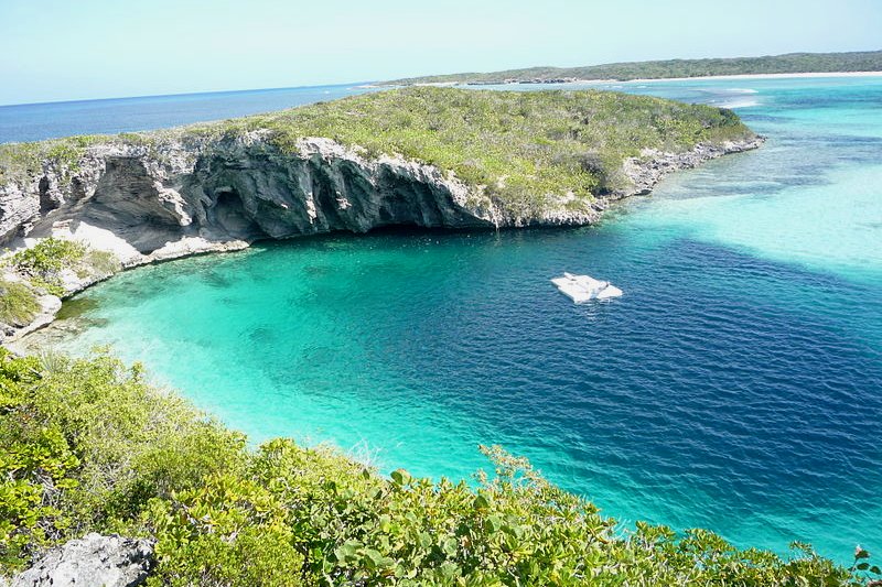 Dean's Blue Hole, Long Island, Bahamas